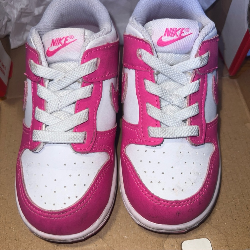 Nike Dunk Low Toddler’s Sneakers in Fuchia and White 8c